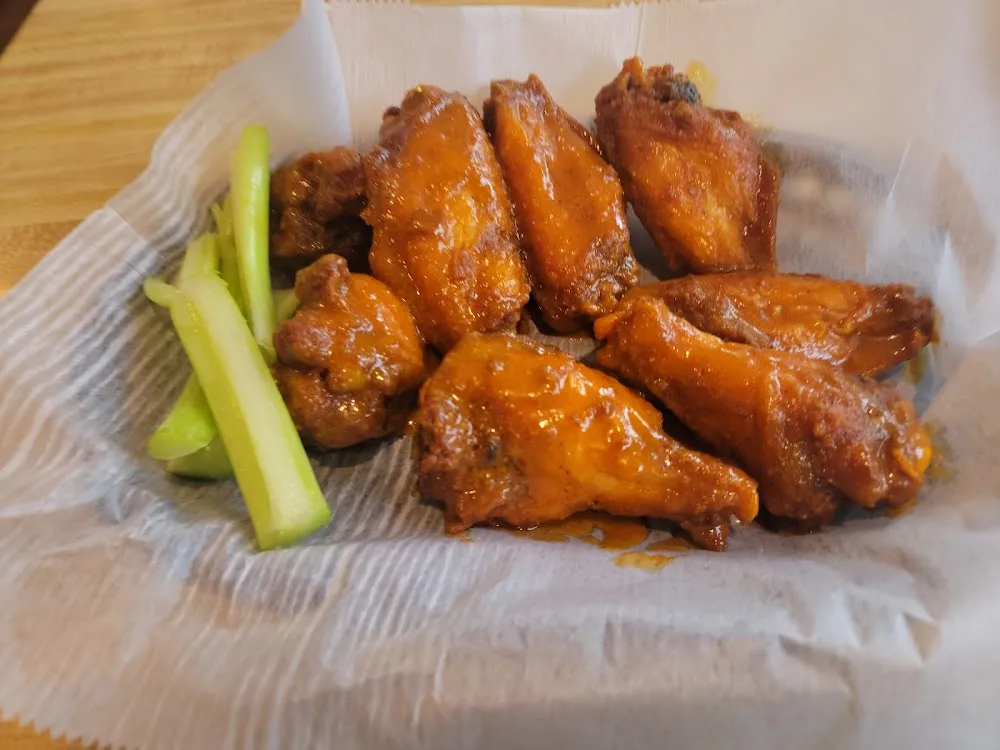 8 Wings with House Buffalo